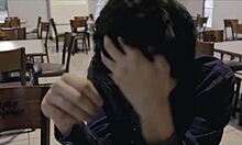 Dos feos se quieren follar a tremenda yegua pero ninguno de los 2 lo consigue y se terminan d�ndose amor entre ellos despu�s de pelear