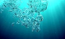 Brita Piskova Fingers Her Tight Pussy Underwater In The Pool