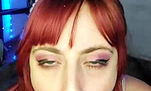 حمراء جميلة تقدم طيزها بعد مص قوي