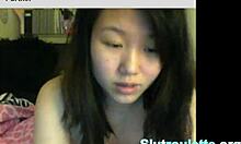 Cute asian twerking on cam