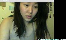 Cute asian twerking on cam