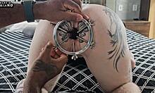 testando dilatador no cuzinho da novinha, ela si garante!