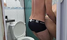 Dia MINTA PAKE KAMAR MANDI BERSAMA DIA DI SHOWER!