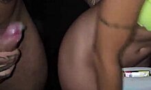 เย็ดสองสาวอายุ 18+ ในบ้านสวิงด้วยควยใหญ่และปาก