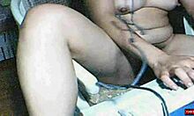 Webcam girl performs free amateur sex video