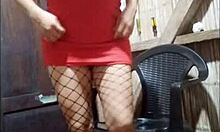 hey, stepdaughter lifts skirt to show pussy 😏