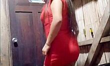 hey, stepdaughter lifts skirt to show pussy 😏