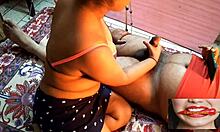 Индийская пара развлекается дико с дрочкой и минетом в спальне 😍