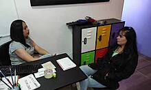 una entrevista que se calienta hasta follar?