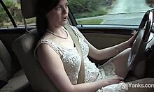 Yanks babe Savannah Sly cums hard with vibrator