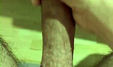 18歲年輕妹自摸按摩高潮