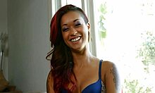 Hej, podívej se na toho atleta cucajícího ty holky drsně