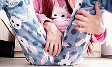 Hot Skinny Teen 18+ Fingers Shaved Pussy to Cum