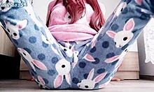 Hot Skinny Teen 18+ Fingers Shaved Pussy to Cum