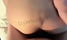 Азиатская пара твинков наслаждается интенсивным траханьем и сосаньем в парной тренировочной сессии