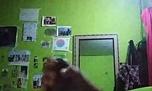 Watch this cute gay guy cumming hard! So adorable! 😍