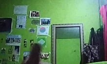 Watch this cute gay guy cumming hard! So adorable! 😍