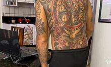 Peguei a gostosa cozinhando n�o aguentei e arrombei o cu e a buceta dela sem camisinha completo no sheer e no red raul kobra zara snake