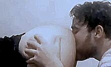 Mi hermanastra me pilló oliendo su ropa interior pero eso la excita y la pone cachonda