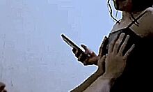 Mi hermanastra me pilló oliendo su ropa interior pero eso la excita y la pone cachonda