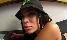 Pagando Um Boquete Enquanto Faço Uma Tattoo - Mirella Montana