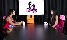 ela entra em sites vendo lives e posta fotos sensuais