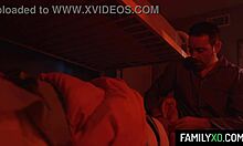 Padrastro pervertido, ¿estás follando a su mejor amiga? Kelsey Kage y Lily Moon