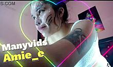 תראו את הזונה הזאת נחנקת מדיפת'רוט עם רוק על הפנים