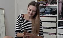 germanistikstudentin lauren reitet genüsslich ihren dildo