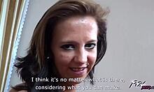 povtøs slank blondine suger pik men hader sæd i munden