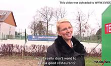 Jen přestaň kecat a seznam se s tou busty českou cougar s brýlemi