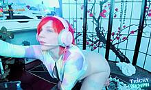 alternate girl masturbating