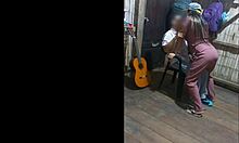 El lider religioso me predica la palabra del señor el sucio mujeriego esta con una guitarra y me quiere convertir en discipula de cristofer como yo estaba caliente lo invite a follar y me le monte en su pene 😈