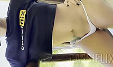 Depilei a bucetinha para deixar ele louco olhando meu grelo enquanto chupava aquele pau gostoso.