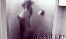 Depilei a bucetinha para deixar ele louco olhando meu grelo enquanto chupava aquele pau gostoso.