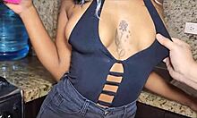 Padrastro Se Pone Cachondo Con El Culo de Su Hijastra