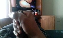 Amateur cam session unfolds quietly