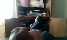 Amateur cam session unfolds quietly