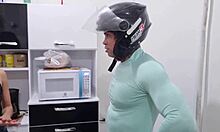 Latina brunette cheats on husband with ifood delivery guy jhonny gab in amateur orgy