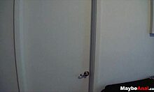 Blondinka doživi prvi analni izkušnji z nerdom Tuckerjem Starrjem 1 2