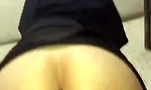 My hermanastra cleans, so I take her on the floor before mom arrives. She says no to homemade sex!