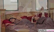 Babky začínají ranní ruch s Jessie Andrews a Laylou Rose