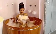 i showd off in the ofuro durin the foto shoot, masturbatin