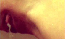 Gładka cougar z warkoczykami prowadzi dziki festiwal wymiany moczu