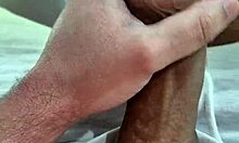 Batendo Uma Punheta Deliciosa