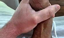 Batendo Uma Punheta Deliciosa