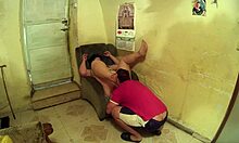 Le Limpia El Culo a La Gorda y Le Hace Buena Comida de Ano Hasta Correrse