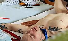 我对这个捆绑小伙狂野肛吻和打屁股