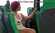 Флашинг в автобуса, куколд мокри гащи на публично място