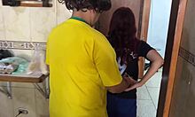 Mi amigo me paga una apuesta con su hermosa novia y ella es engañada con los ojos vendados ntr